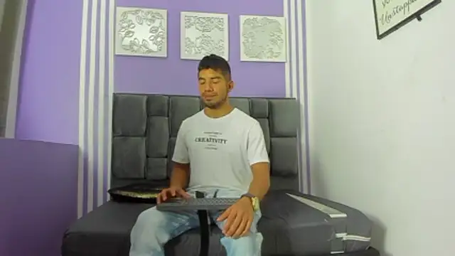 MAGGYE MAX online show from April 21, 2026, 2:01 pm