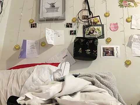 Girlnextdoor242 online show from February 17, 2026, 4:13 pm