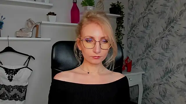 CinderellaMoon online show from March 23, 2026, 6:28 am