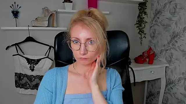 CinderellaMoon online show from March 27, 2026, 8:26 am