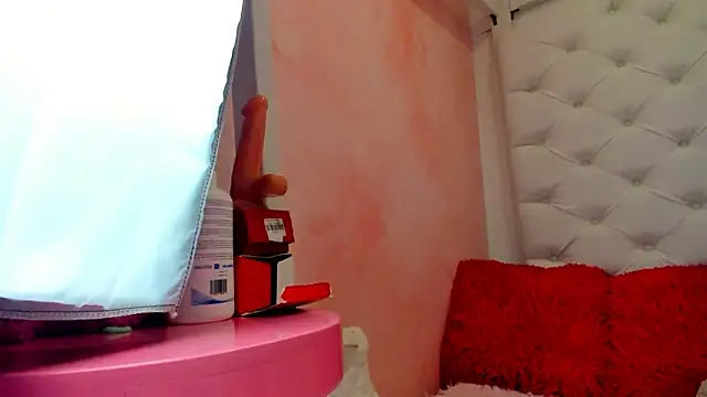 eimmy  skinny online show from March 24, 2026, 1:38 pm