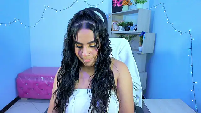 Scarlett Moom online show from July 16, 2026, 4:07 am