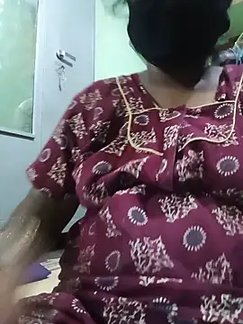 tamilkaviya431 online show from May 18, 2026, 11:43 pm