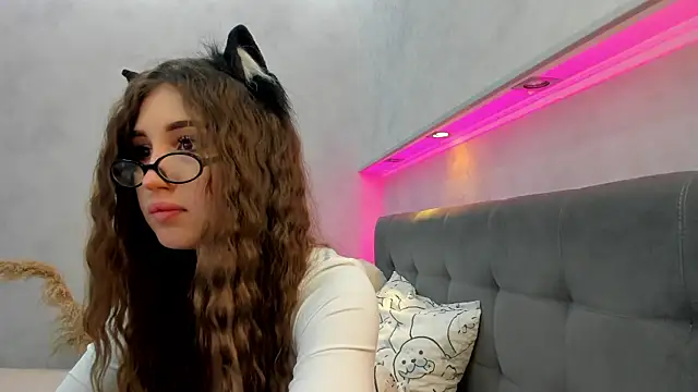 Emily Lews online show from May 19, 2026, 8:42 am