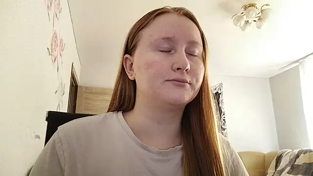 AnikaLipps online show from May 28, 2026, 2:47 pm
