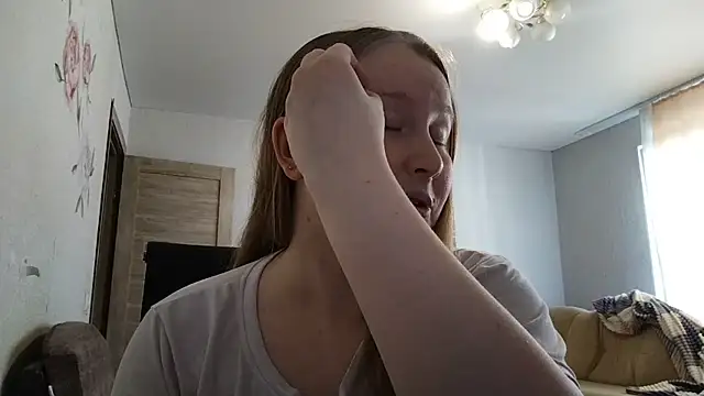 AnikaLipps online show from June 7, 2026, 6:17 am
