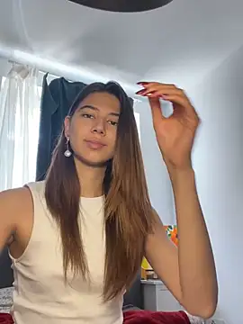 KiraVixenSweet online show from June 7, 2026, 10:08 am