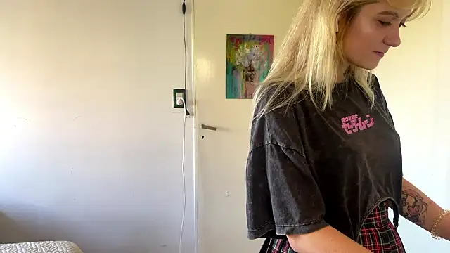 Sophiasnarl online show from March 15, 2026, 8:15 pm