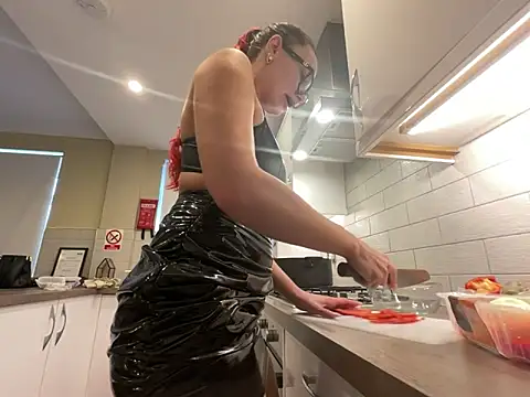 Snapshot of FoxyValentine chatting on February 16, 2026, 2:57 pm FoxyValentine online show from February 16, 2026, 2:57 pm