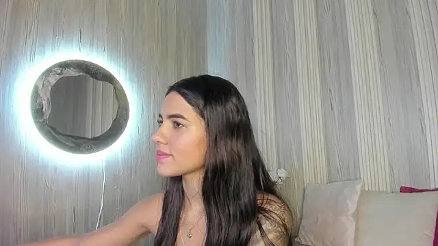 Isabellaa Rosee online show from June 18, 2026, 8:35 pm