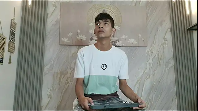 KITTY BOSH online show from April 12, 2026, 1:16 pm