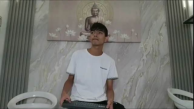 KITTY BOSH online show from April 16, 2026, 1:12 pm