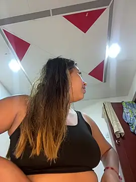 Emiily joee  online show from May 27, 2026, 2:41 am