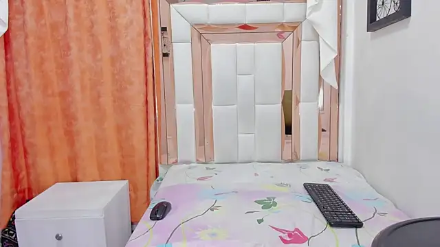 Snapshot of kimberly_xoxo_3 chatting on February 18, 2026, 3:24 am kimberly xoxo 3 online show from February 18, 2026, 3:24 am