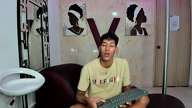 GREEN BOYS online show from March 28, 2026, 1:27 am