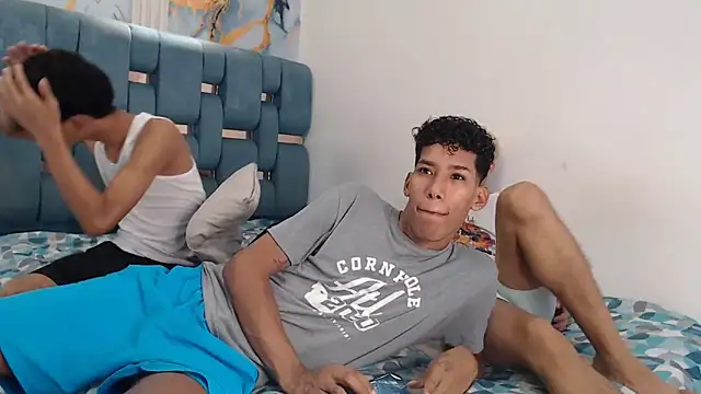 GREEN BOYS online show from April 7, 2026, 10:20 pm