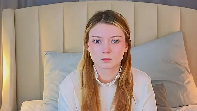 AlyssFrost online show from April 19, 2026, 2:55 am