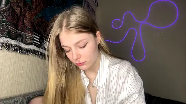 CassandraMur online show from February 27, 2026, 3:12 pm