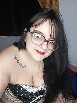 daphneev online show from June 4, 2026, 1:44 am