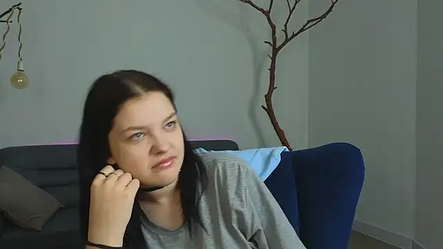 DeliaEffy online show from March 25, 2026, 1:06 pm