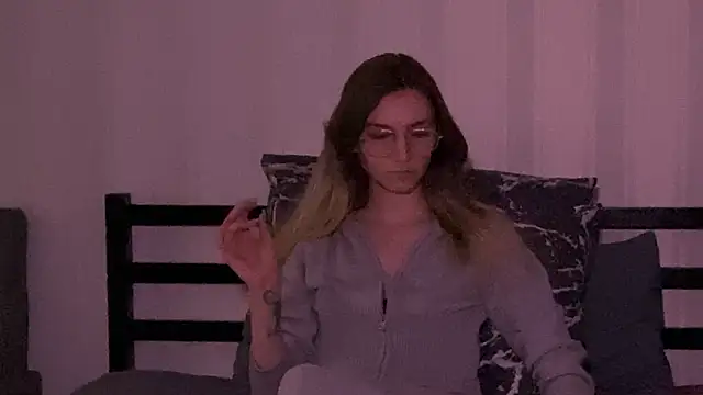 Snapshot of missmiroslava chatting on March 3, 2026, 7:53 pm missmiroslava online show from March 3, 2026, 7:53 pm