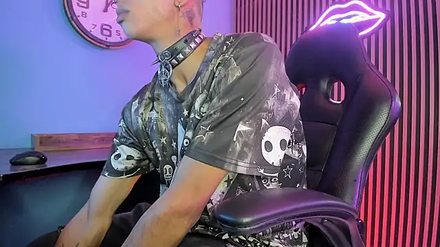 Snapshot of Maximoking26 chatting on February 23, 2026, 4:43 am Maximoking26 online show from February 23, 2026, 4:43 am