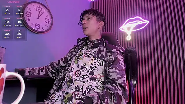 Maximoking26 online show from March 8, 2026, 4:16 am