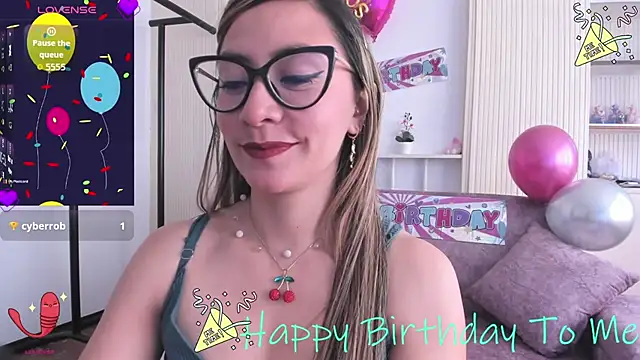 Snapshot of VelvetMouth_ chatting on May 15, 2026, 2:13 pm VelvetMouth online show from May 15, 2026, 2:13 pm