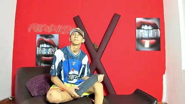 Snapshot of BOYS_PLAY chatting on February 25, 2026, 1:21 pm BOYS PLAY online show from February 25, 2026, 1:21 pm