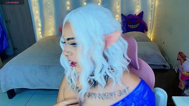 maliciaXpoison online show from May 19, 2026, 1:56 am