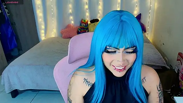 maliciaXpoison online show from May 27, 2026, 2:41 am