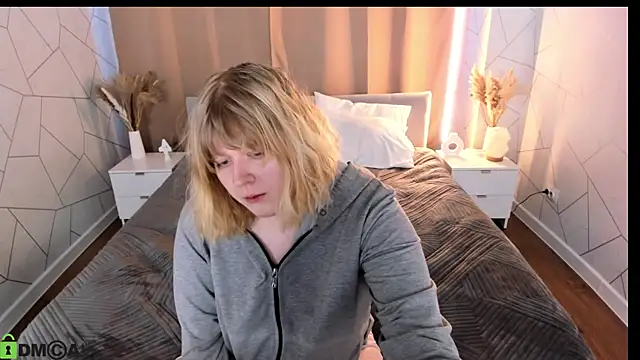 luna c0ra online show from March 7, 2026, 1:24 am