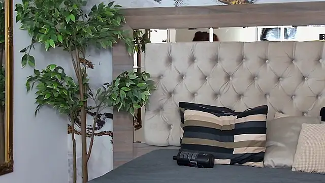 VioletVIP online show from March 17, 2026, 5:16 pm