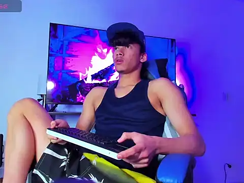 Lyam Russo online show from March 12, 2026, 4:07 am