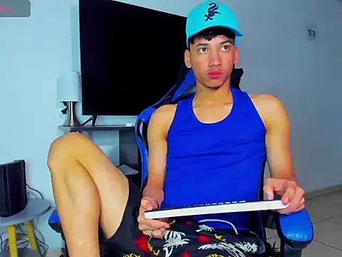 Lyam Russo online show from April 5, 2026, 7:49 am