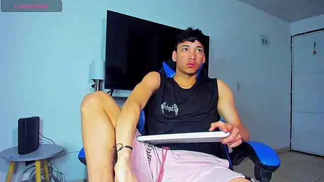 Lyam Russo online show from April 14, 2026, 6:08 am