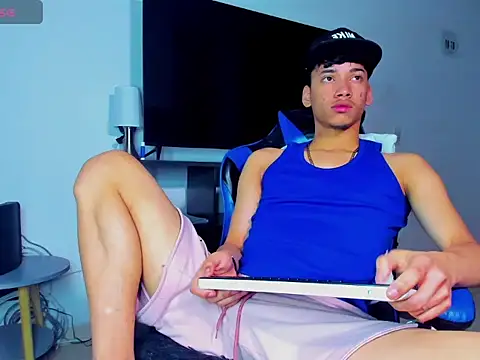 Lyam Russo online show from April 18, 2026, 5:44 am