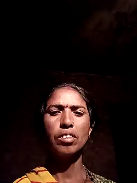 Snapshot of Hot_re83 chatting on February 26, 2026, 7:57 pm Hot re83 online show from February 26, 2026, 7:57 pm