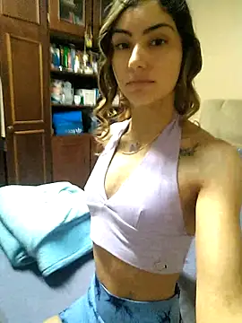 Snapshot of Larinhacat chatting on February 20, 2026, 10:32 pm Larinhacat online show from February 20, 2026, 10:32 pm