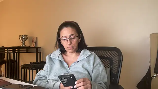 latinamom54 online show from March 2, 2026, 6:48 pm