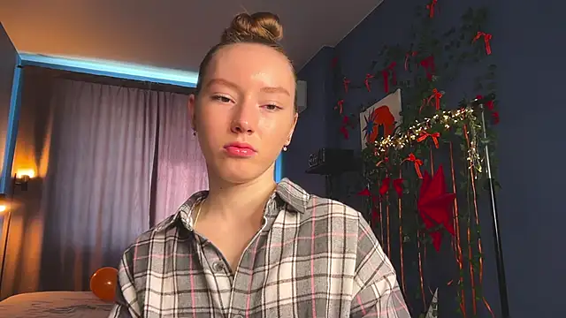 Anna Kare online show from March 11, 2026, 7:47 am