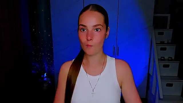 Maddy Wood  online show from July 10, 2026, 5:04 pm