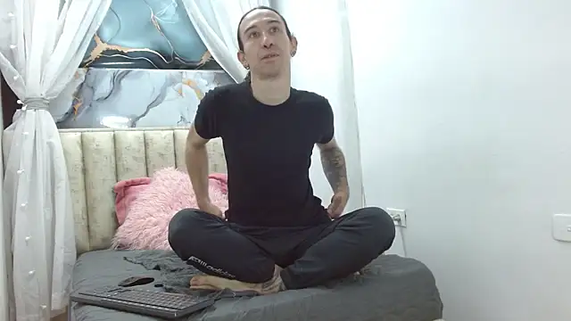 Snapshot of Dilan_Lust chatting on February 23, 2026, 12:35 pm Dilan Lust online show from February 23, 2026, 12:35 pm