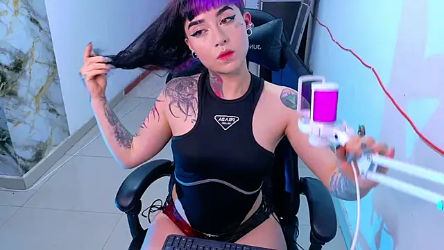 nova kitttyy online show from May 5, 2026, 1:24 am