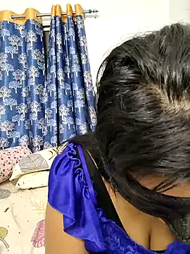 Cute-aryaa online show from April 15, 2026, 6:04 pm