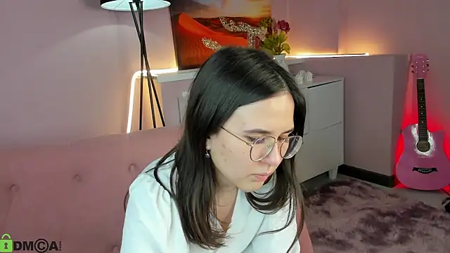 leylamirage online show from March 13, 2026, 1:51 pm