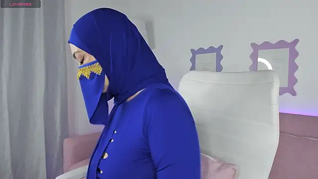 Snapshot of Layla_Sahar chatting on February 19, 2026, 12:34 pm Layla Sahar online show from February 19, 2026, 12:34 pm