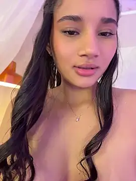 AlessiaVallmont online show from June 11, 2026, 12:32 am
