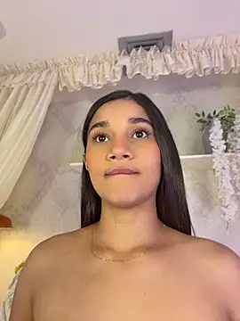 AlessiaVallmont online show from July 2, 2026, 10:05 pm