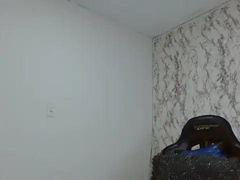 Snapshot of Ailanys_Miller chatting on February 27, 2026, 12:32 am Ailanys Miller online show from February 27, 2026, 12:32 am